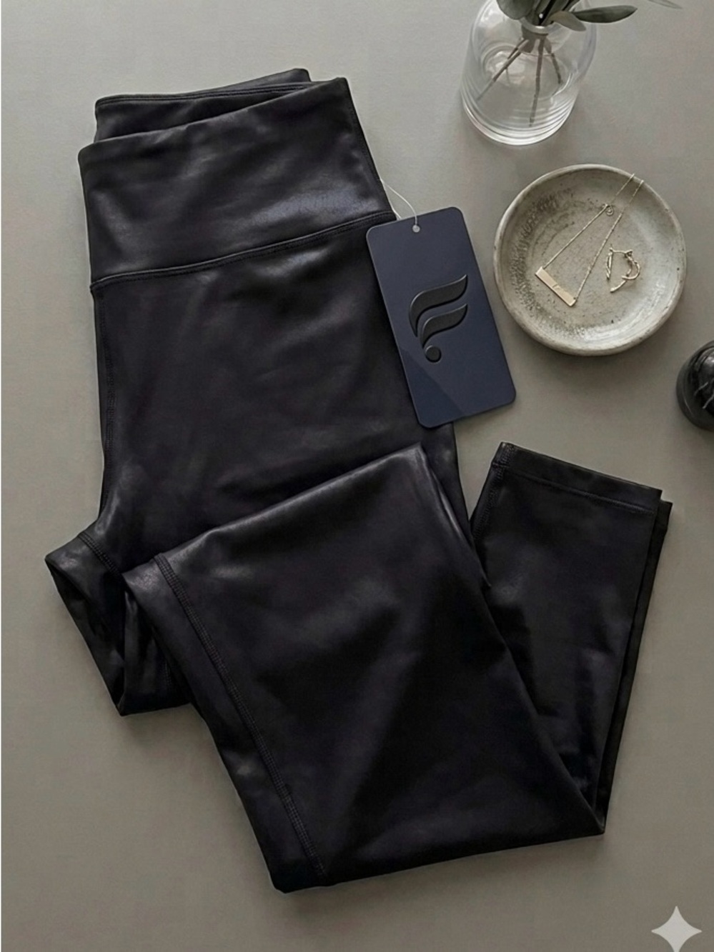NWT Fabletics Anywhere Motion365+ Shine High-Waisted Legging Black M - Picture 2 of 7